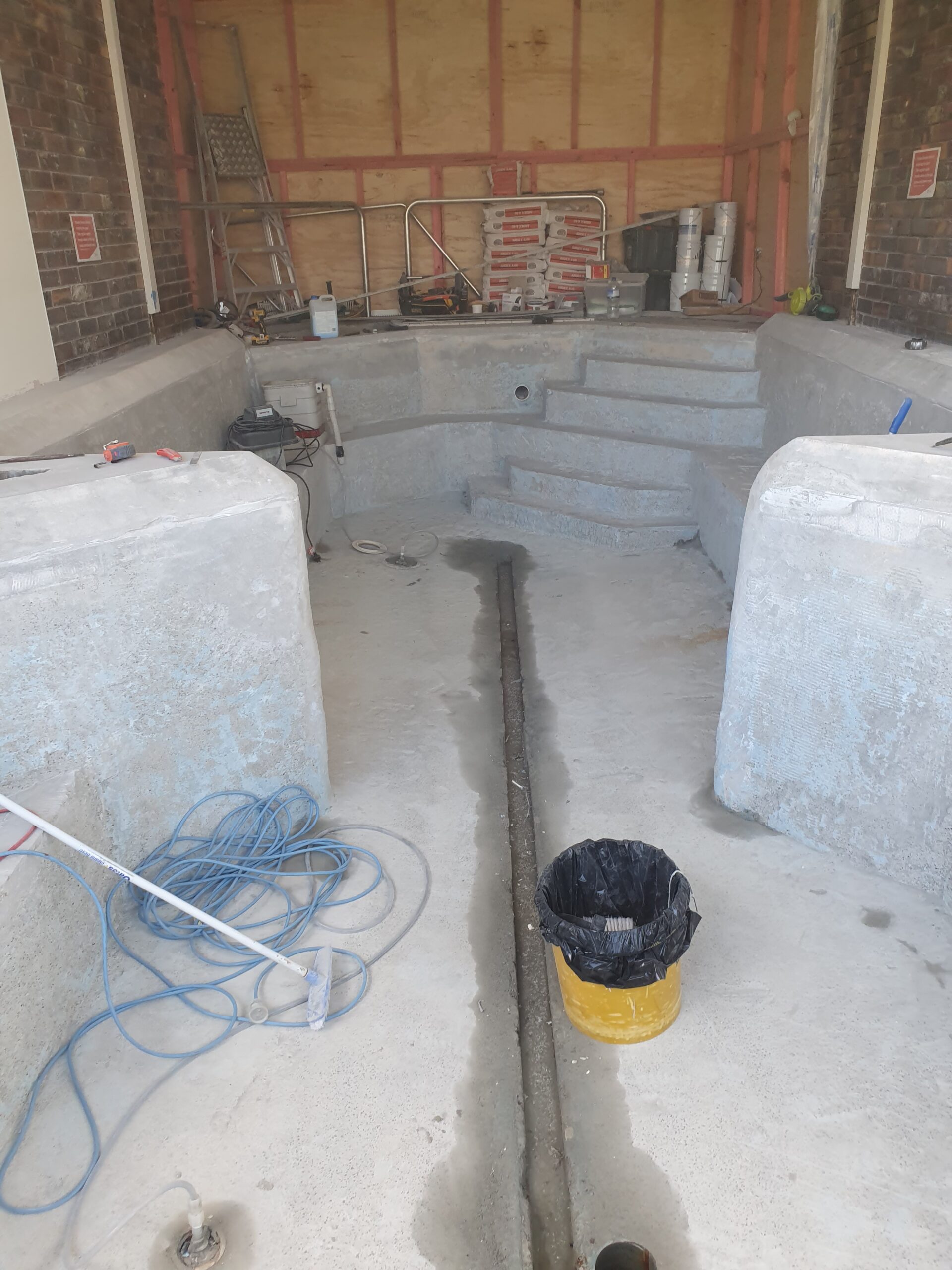 Uncoated spa pool in Glen Innes before polyurea waterproofing