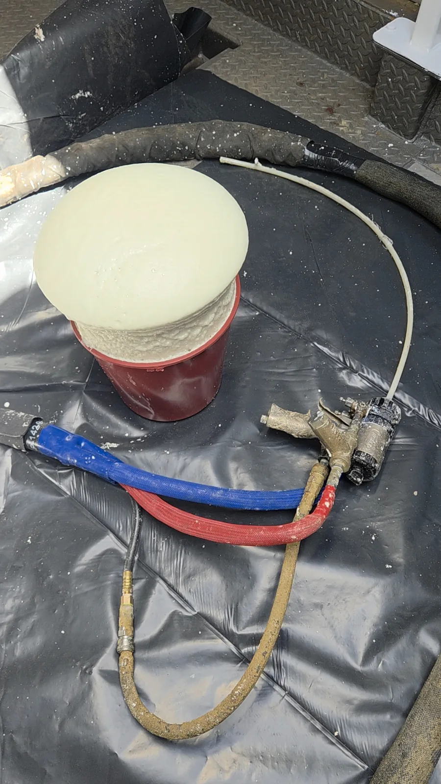 Polyurethane injection and pour foam expansion test with application equipment